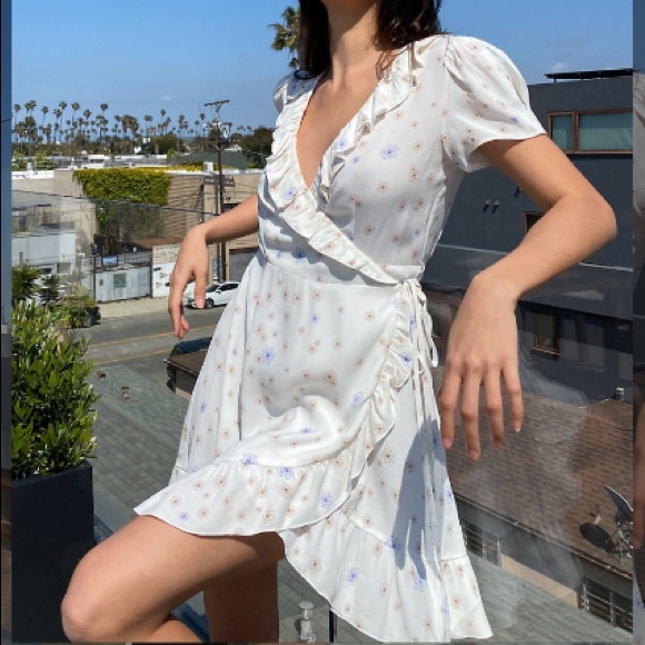 SUNDAY BEST Aritzia • New Ruffle Wrap Dress - Picture 4 of 6